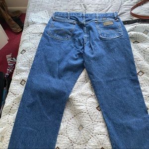 Men’s 38x32 wrangler jeans